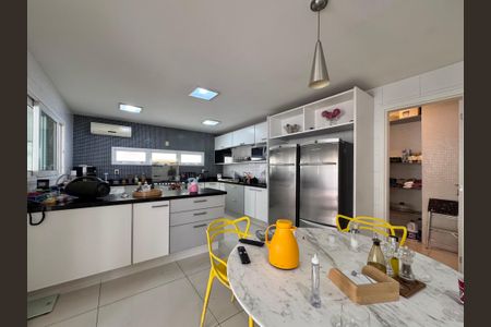Casa à venda com 612m², 5 quartos e 4 vagasCozinha