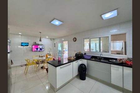 Casa à venda com 612m², 5 quartos e 4 vagasCozinha