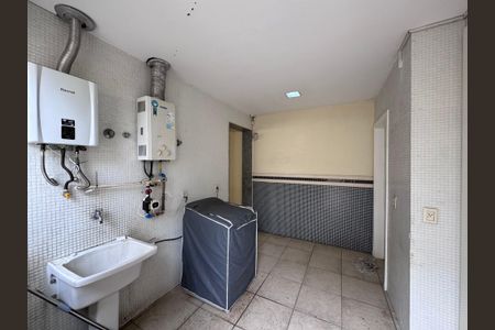 Casa à venda com 612m², 5 quartos e 4 vagasÁrea de Serviço