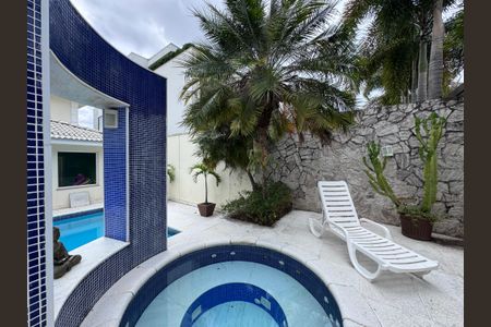 Casa à venda com 612m², 5 quartos e 4 vagasÁrea externa