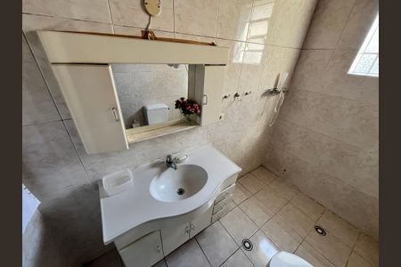 Casa à venda com 258m², 3 quartos e 2 vagasBanheiro