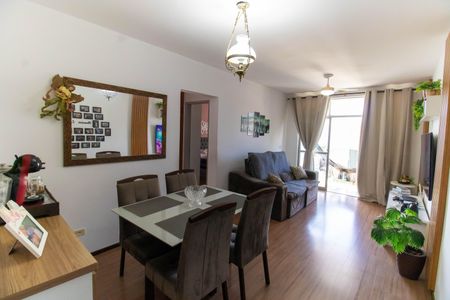 Apartamento à venda com 90m², 2 quartos e 1 vaga Apartamento à venda com 90m², 2 quartos e 1 vagaSala