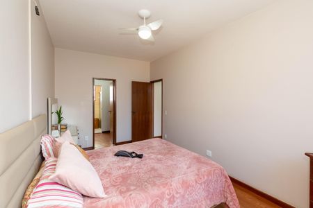 Casa à venda com 264m², 4 quartos e 6 vagasSuíte