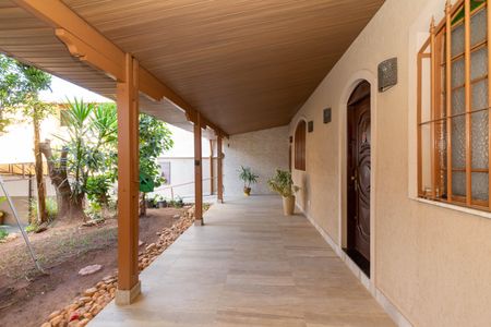 Casa à venda com 264m², 4 quartos e 6 vagasÁrea Externa