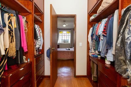 Casa à venda com 264m², 4 quartos e 6 vagasCloset Suíte