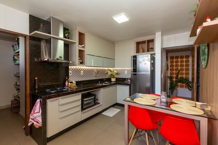 Casa à venda com 264m², 4 quartos e 6 vagasCozinha