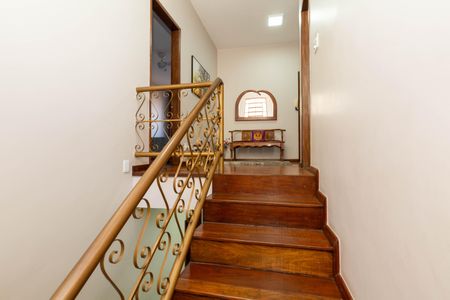 Casa à venda com 264m², 4 quartos e 6 vagasEscada