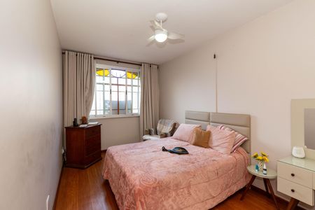 Casa à venda com 264m², 4 quartos e 6 vagasSuíte