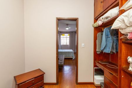 Casa à venda com 264m², 4 quartos e 6 vagasCloset Quarto 2