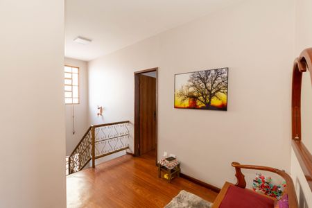 Casa à venda com 264m², 4 quartos e 6 vagasCorredor