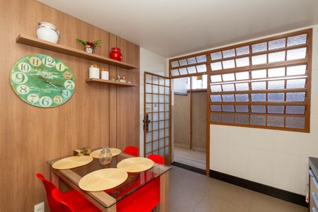 Casa à venda com 264m², 4 quartos e 6 vagasCozinha