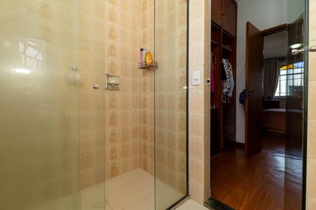 Casa à venda com 264m², 4 quartos e 6 vagasBanheiro 2