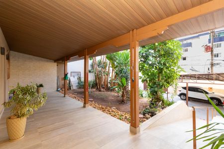 Casa à venda com 264m², 4 quartos e 6 vagasÁrea Externa