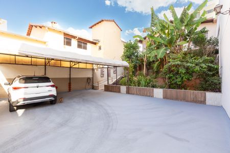 Casa à venda com 264m², 4 quartos e 6 vagasGaragem