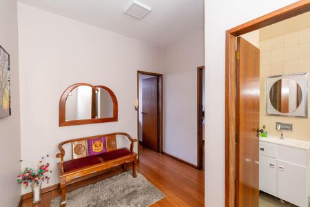 Casa à venda com 264m², 4 quartos e 6 vagasCorredor