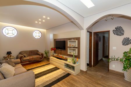 Casa à venda com 264m², 4 quartos e 6 vagasSala