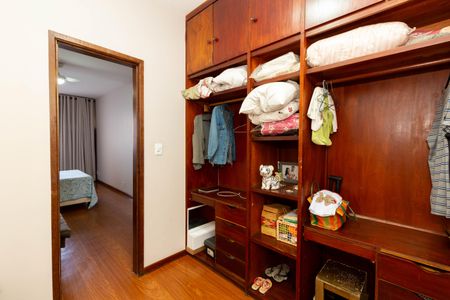 Casa à venda com 264m², 4 quartos e 6 vagasCloset Quarto 2