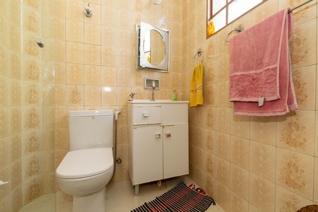 Casa à venda com 264m², 4 quartos e 6 vagasBanheiro 2