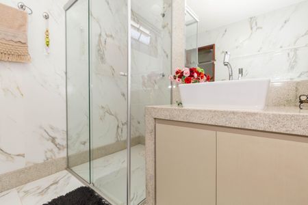 Casa à venda com 264m², 4 quartos e 6 vagasBanheiro 1