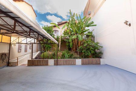 Casa à venda com 264m², 4 quartos e 6 vagasÁrea Externa