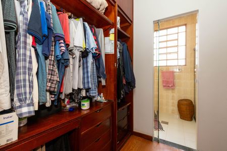 Casa à venda com 264m², 4 quartos e 6 vagasCloset Suíte