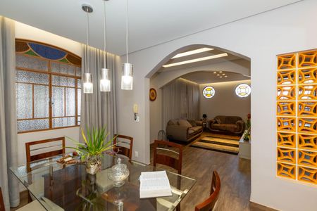 Casa à venda com 264m², 4 quartos e 6 vagasSala