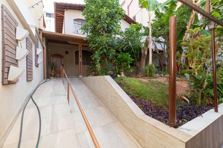 Casa à venda com 264m², 4 quartos e 6 vagasÁrea Externa