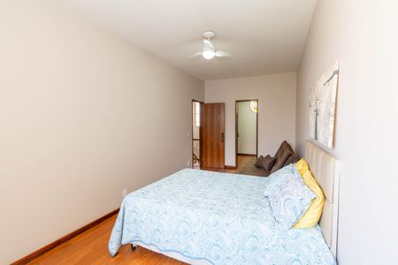 Casa à venda com 264m², 4 quartos e 6 vagasQuarto 2