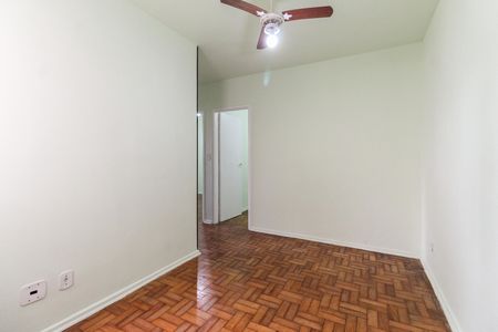 Apartamento à venda com 43m², 2 quartos e 1 vaga Apartamento à venda com 43m², 2 quartos e 1 vagaSala