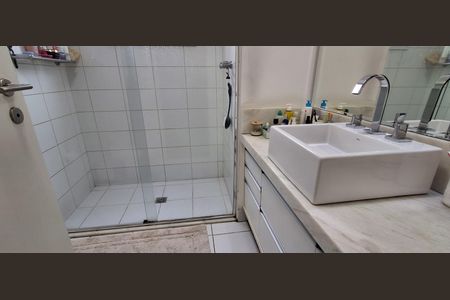Apartamento à venda com 156m², 3 quartos e 2 vagas Apartamento à venda com 156m², 3 quartos e 2 vagasBanheiro da Suíte 1