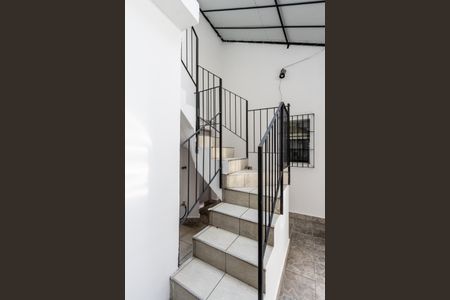 Casa à venda com 200m², 4 quartos e 2 vagasEscada