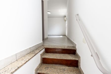 Casa à venda com 200m², 4 quartos e 2 vagasEscada