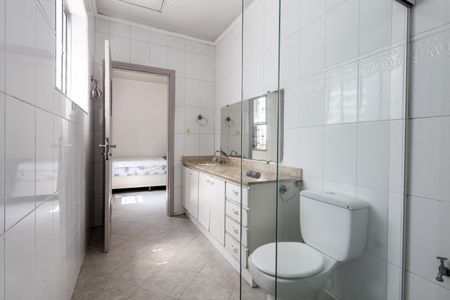 Casa à venda com 200m², 4 quartos e 2 vagasBanheiro da Suíte 2