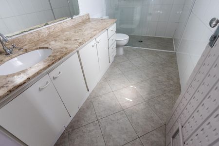 Casa à venda com 200m², 4 quartos e 2 vagasBanheiro da Suíte 2