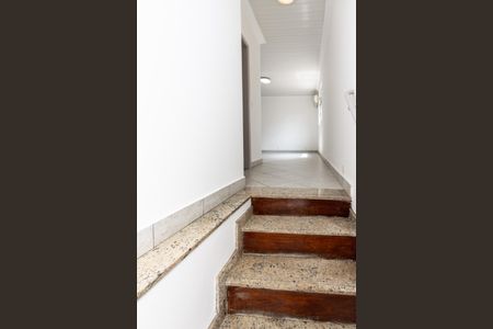 Casa à venda com 200m², 4 quartos e 2 vagasEscada