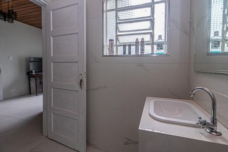 Casa para alugar com 135m², 3 quartos e 2 vagas Casa para alugar com 135m², 3 quartos e 2 vagasBanheiro da Edícula