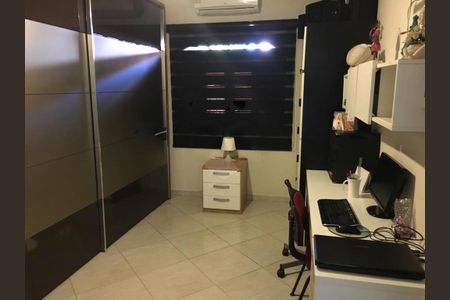 Casa de condomínio à venda com 261m², 3 quartos e 4 vagas