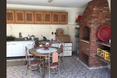 Casa de condomínio à venda com 261m², 3 quartos e 4 vagas