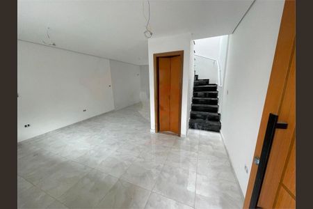 Casa à venda com 70m², 2 quartos e 2 vagas