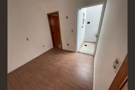 Casa à venda com 70m², 2 quartos e 2 vagas