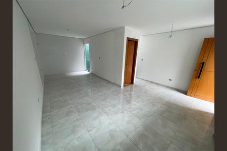 Casa à venda com 70m², 2 quartos e 2 vagas
