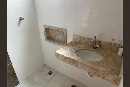 Casa à venda com 70m², 2 quartos e 2 vagas