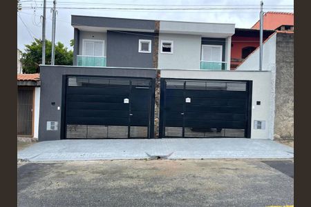 Casa à venda com 70m², 2 quartos e 2 vagas