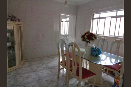 Casa à venda com 234m², 4 quartos e 2 vagas