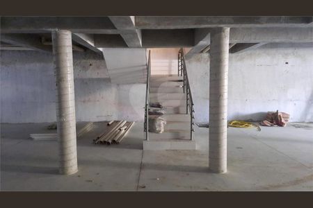 Apartamento à venda com 77m², 2 quartos e 1 vaga