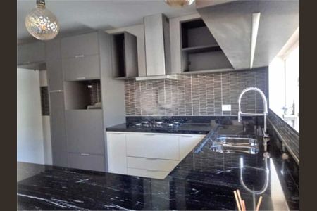 Casa à venda com 270m², 3 quartos e 6 vagas