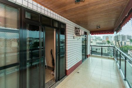 Apartamento à venda com 130m², 3 quartos e 3 vagas Apartamento à venda com 130m², 3 quartos e 3 vagasVaranda da Sala