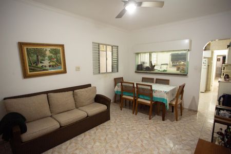 Casa à venda com 145m², 2 quartos e 2 vagas Casa à venda com 145m², 2 quartos e 2 vagasSala