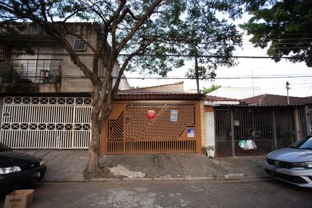 Casa à venda com 145m², 2 quartos e 2 vagas Casa à venda com 145m², 2 quartos e 2 vagasFachada