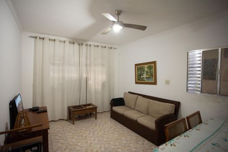 Casa à venda com 145m², 2 quartos e 2 vagas Casa à venda com 145m², 2 quartos e 2 vagasSala